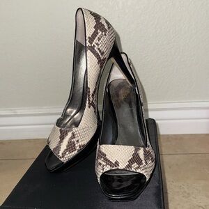 GUESS by MARCIANO SnakeSkin Patent Leather Peep Toe Platform Pump Heels 9.5 M